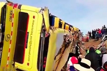 Alrededor de 11 muertos y 33 heridos en un accidente de autobús en Malasia