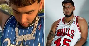 Anuel AA recibe fuertes criticas por presumir sus lujosas joyas en Instagram