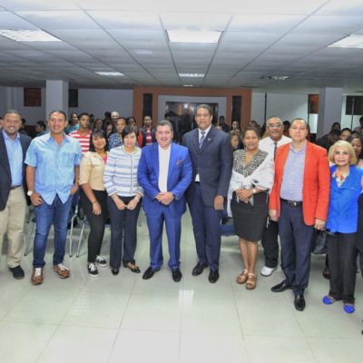 Presentan proyecto RD2044 en  Centro UASD la Vega