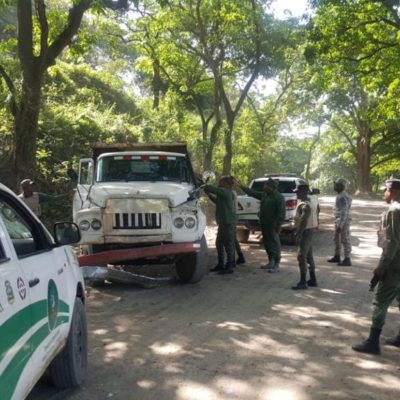 Medio Ambiente retiene varios camiones por extracción ilegal de materiales en Río Nigua, San Cristóbal