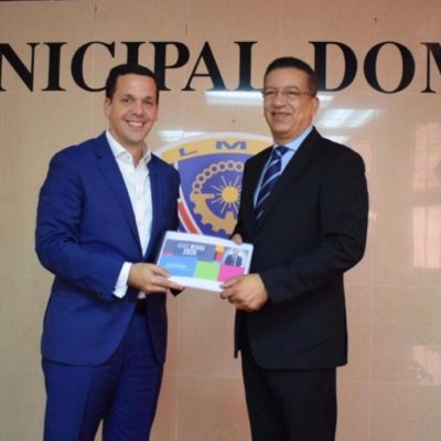 Hugo Beras presenta propuesta al Secretario general de la Liga Municipal Dominicana