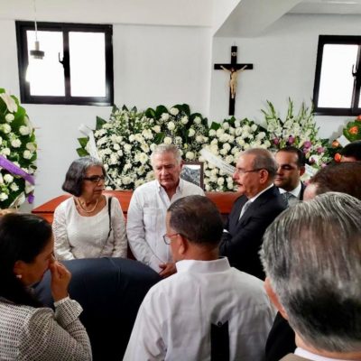 Medina se traslada a La Vega a expresar pesar y solidaridad a familiares de Heriberto Medrano Cosme