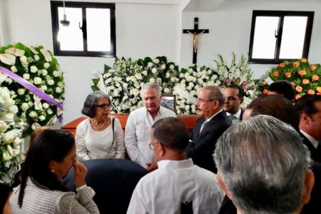 Medina se traslada a La Vega a expresar pesar y solidaridad a familiares de Heriberto Medrano Cosme