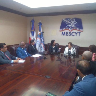 MESCYT firma acuerdo para capacitar maestros en Tecnologías Educativas