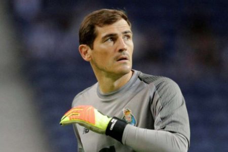 Iker Casillas, ingresado tras un infarto, aunque fuera de peligro