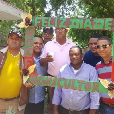 DGDF agasaja trabajadores de viveros en ocasión de celebrarse el Día del Agricultor