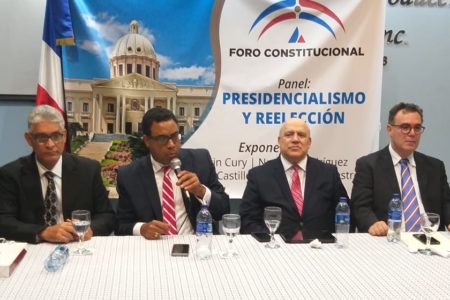 Juristas ven fantasma del autoritarismo  en resistencia a cumplir con la Constitución