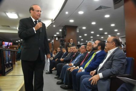 Castaños Guzmán revela complicación sistema político con 235 distritos municipales y 158 municipios