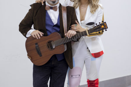 Nathalie Hazim y Pavel Núñez cantan a 400 graduandas