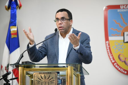 Andrés Navarro afirma que el principal problema del país es la debilidad institucional