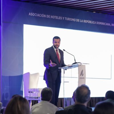 Analizan competitividad del turismo y estrategias para consolidar crecimiento del sector