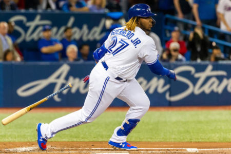 Tarjeta coleccionable de Vladimir Guerrero Jr. se vende en cantidad récord en 24 horas