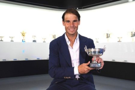 Nadal deposita el duodécimo trofeo Roland Garros en su museo de Manacor