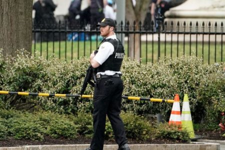 Acordonan la Casa Blanca por un alerta por un paquete sospechoso encontrado cerca de la entrada