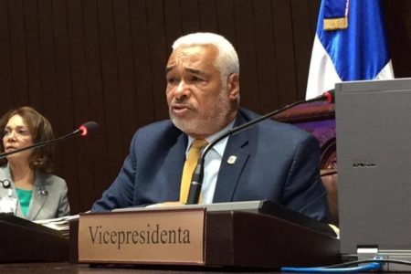 Camacho pide a diputados denunciar casos de corrupción por “vías correspondientes”