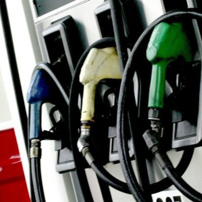 Bajan precios de los combustibles por quinta semana consecutiva