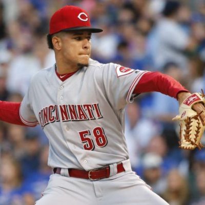 Dominicano Castillo y Puig se combinan en triunfo de los Rojos