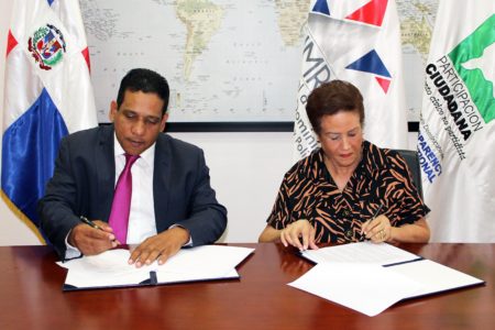 PC e INM RD firman acuerdo para desarrollar proyectos vinculados a migración, gobernanza democrática y DDHH