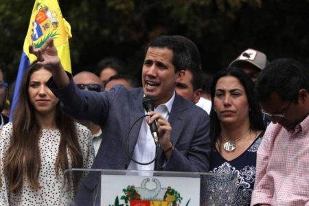 Guaidó y su esposa denuncian amenazas del régimen que les impiden salir