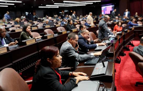 Diputados aprueban resolución que exige lectura obligatoria de la biblia en escuelas