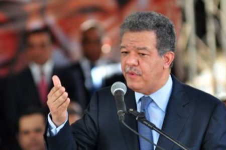 Vinicio Castillo acusa a funcionarios reeleccionistas de campaña contra Leonel