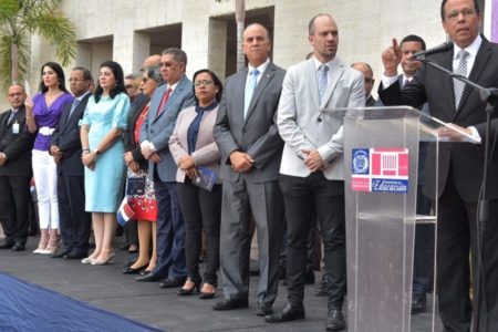 Ministro de Educación Antonio Peña Mirabal llama emular vida del profesor Bosch