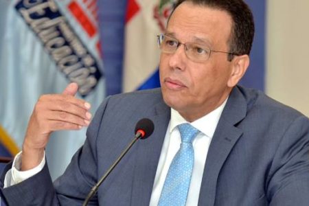 “Solo si el presidente Danilo Medina me cancela se echará para atrás orden de equidad de género”