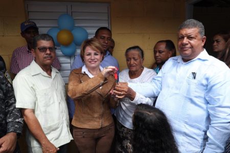 Gobierno entrega viviendas en Arroyo Cano