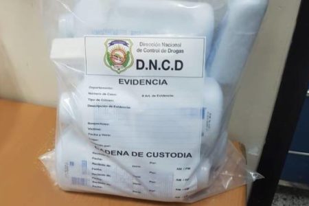 Decomisan cocaína a mujer que pretendía salir del país junto a su hijo menor de edad