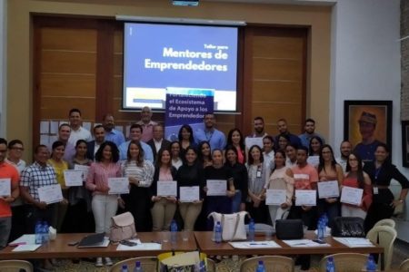 MICM forma mentores de emprendedores en La Vega y Santiago