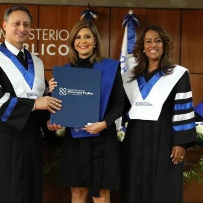 Procurador encabeza graduación de especialidad en Gestión Administrativa del Ministerio Público