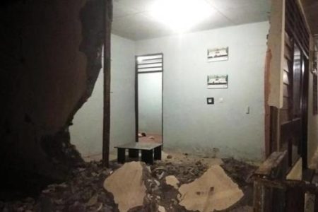 Un terremoto de magnitud 7,3 grados sacude isla al este de Indonesia