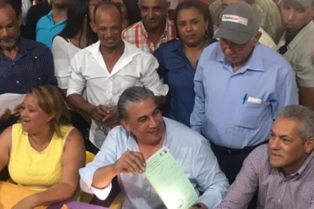 Carlos Castillo inscribe su candidatura como senador de San José de Ocoa por el PLD