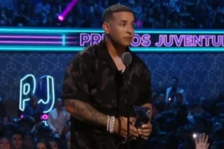 Daddy Yankee pide renuncia de Ricardo Rosselló durante Premios Juventud