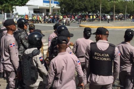 Motoristas vuelven al Congreso Nacional a protestar por posible reforma constitucional
