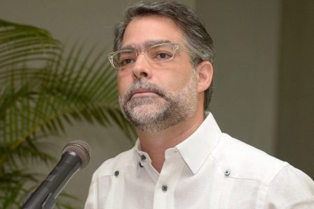 Ernesto Selman dice situación política podría afectar económica del país