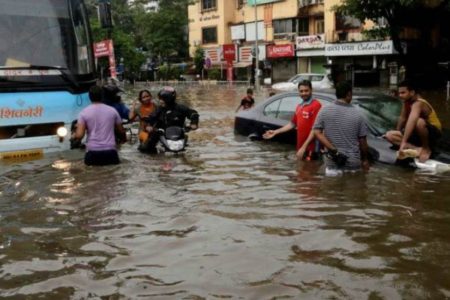 Más de 300 muertos por las lluvias de monzón en India, Nepal y Bangladesh