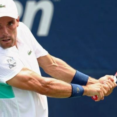 Roberto Bautista vence a Khachanov e iguala su marca en Wimbledon