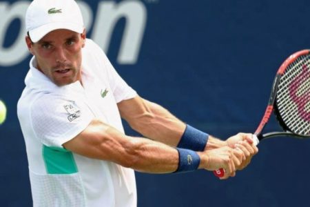 Roberto Bautista vence a Khachanov e iguala su marca en Wimbledon