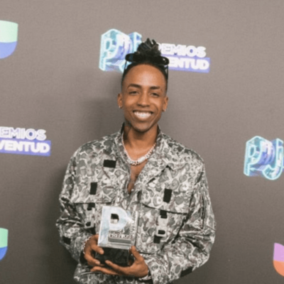 Amenazzy gana como “Nueva Generación Urbana” en Premios Juventud