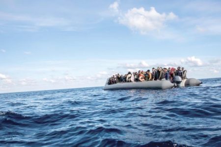 Desaparecidos 81 migrantes al naufragar un bote frente a la costa de Túnez