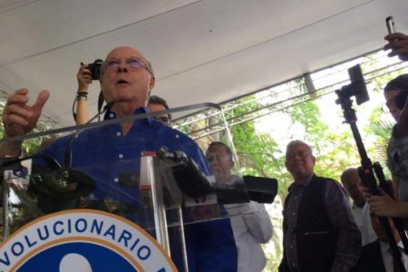 Hipólito Mejía inscribe precandidatura presidencial por el PRM