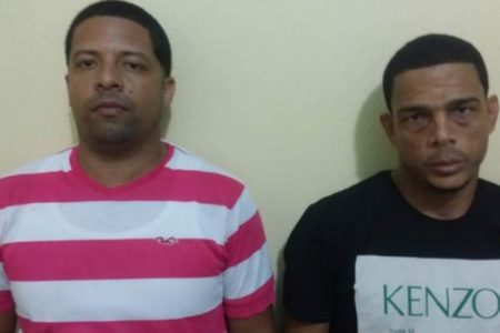 Policía apresa dos hombres por robo de un revólver en San Juan