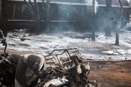 Suben a 100 los muertos al explotar camión cisterna con petróleo en Tanzania