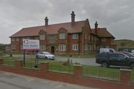 Adolescente de 16 años viola a dos ancianos y les roba dentro de asilo en Inglaterra