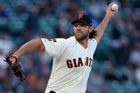 Bumgarner silencia a los Filis y Gigantes rompen racha perdedora