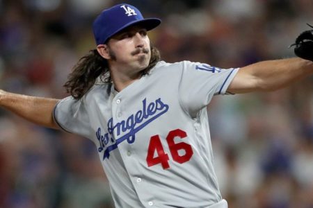 El novato Gonsolin logra primera victoria y Dodgers llegan a las 74