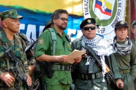 Justicia de Colombia ordena captura de guerrilleros “Iván Márquez” y “Jesús Santrich”