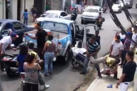 Autoridades de Santiago intentaron apresar haitiano y multitud se lo impide