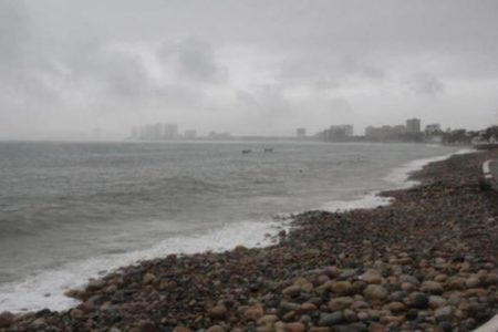 La depresión tropical Chantal sigue debilitándose en el Atlántico